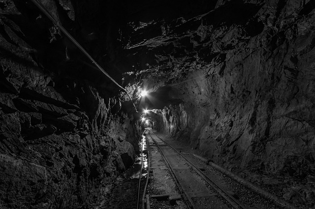 tunnel-mineshaft-black